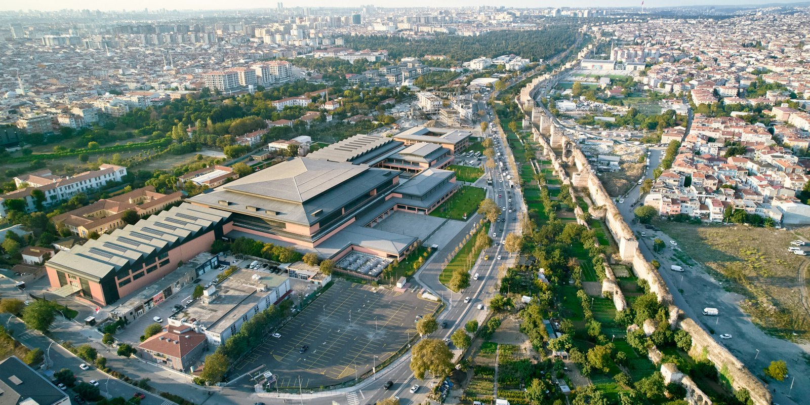 Natural Light and Spatial Experience in Architectural Design